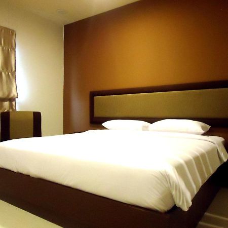 Hotel Olive Tangerang Extérieur photo