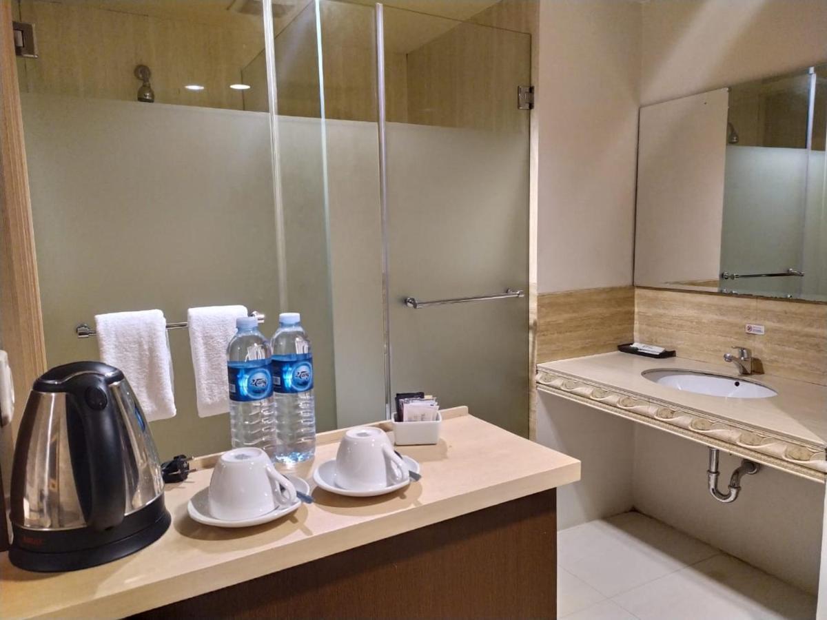 Hotel Olive Tangerang Extérieur photo