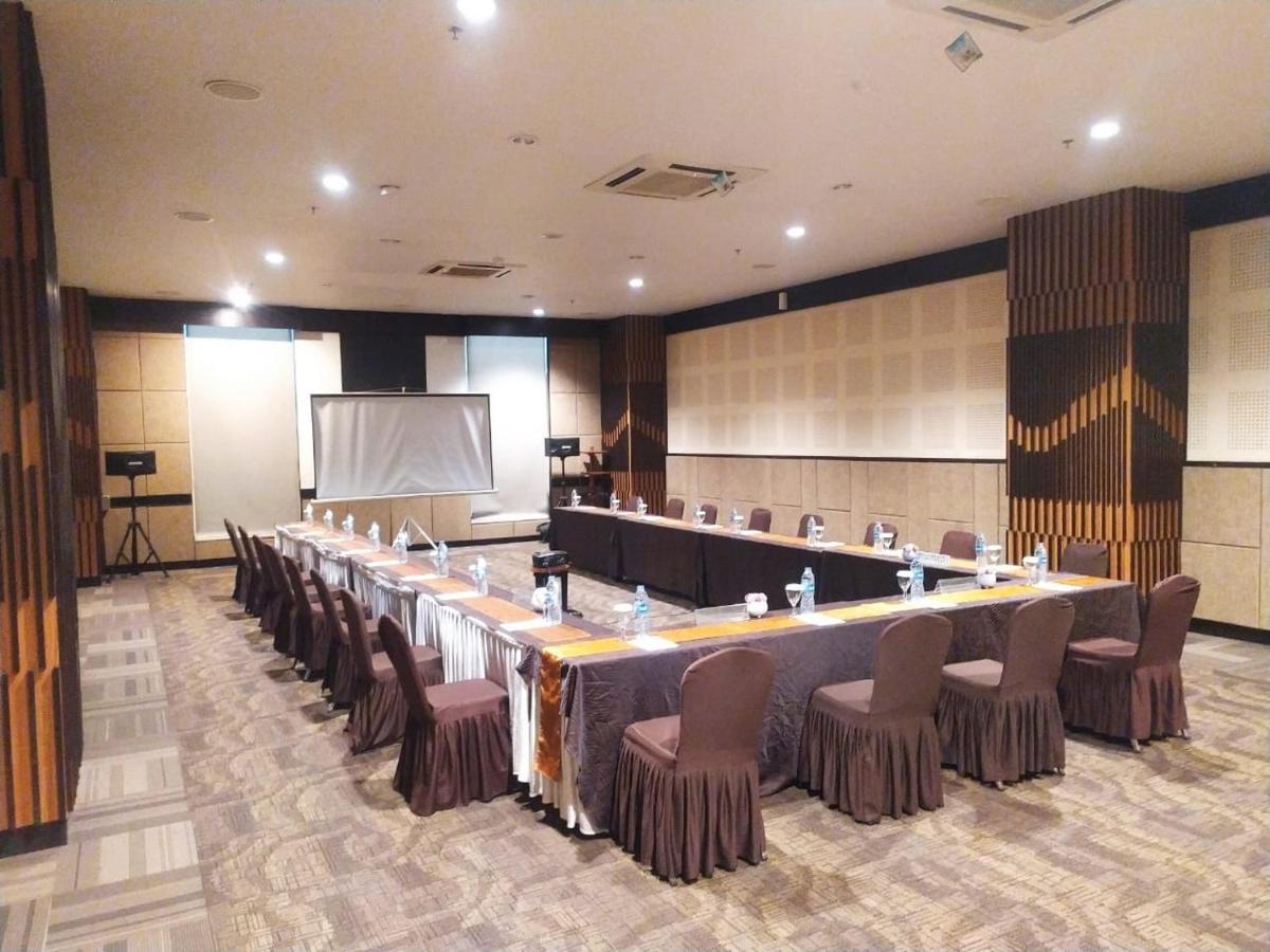 Hotel Olive Tangerang Extérieur photo