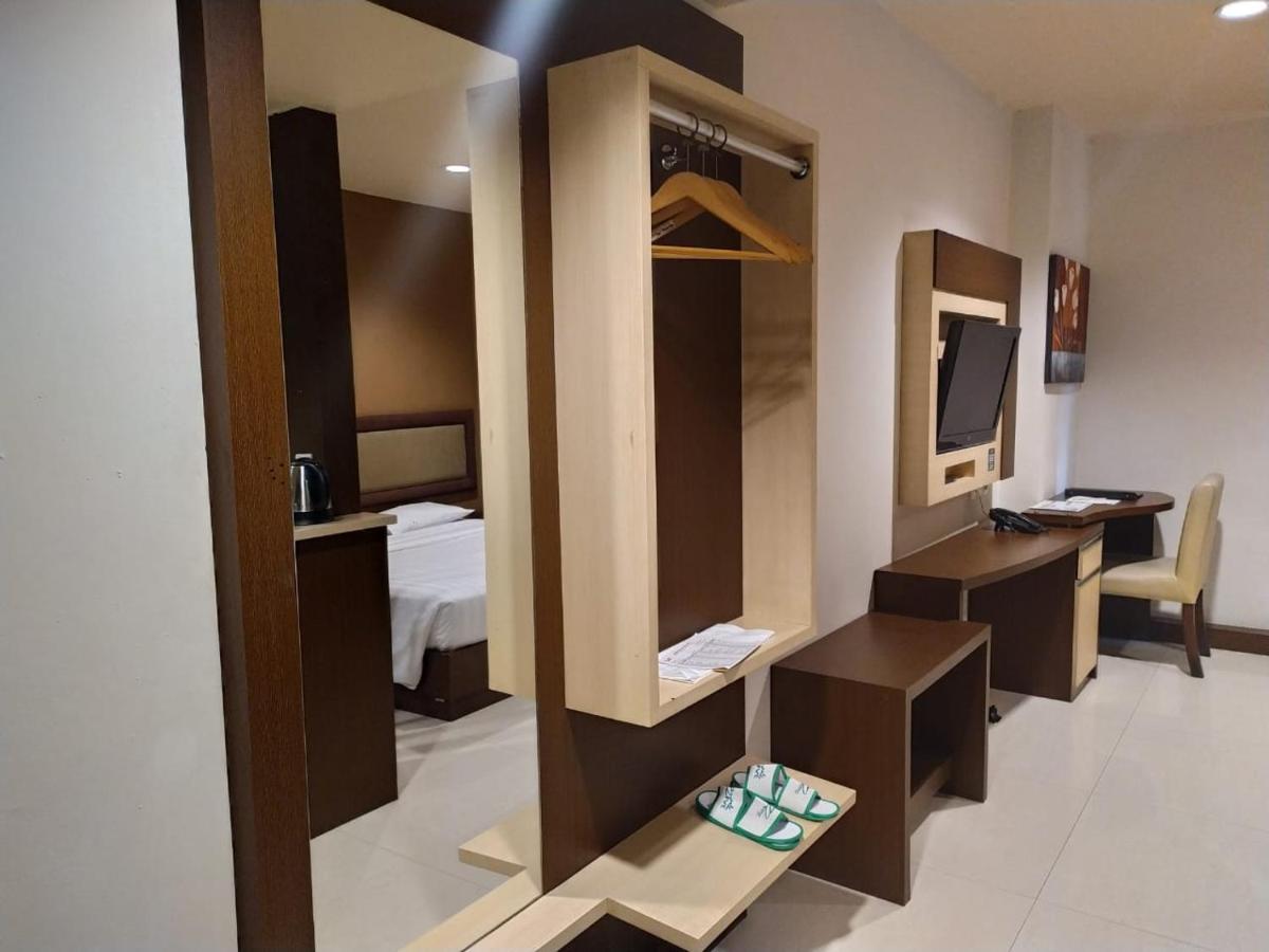 Hotel Olive Tangerang Extérieur photo