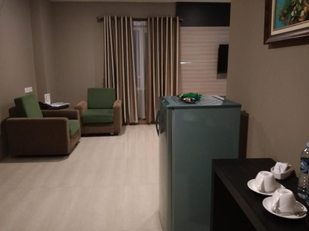 Hotel Olive Tangerang Chambre photo