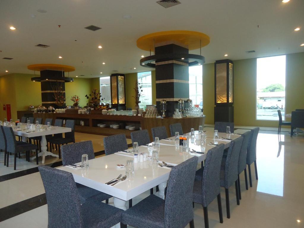 Hotel Olive Tangerang Extérieur photo