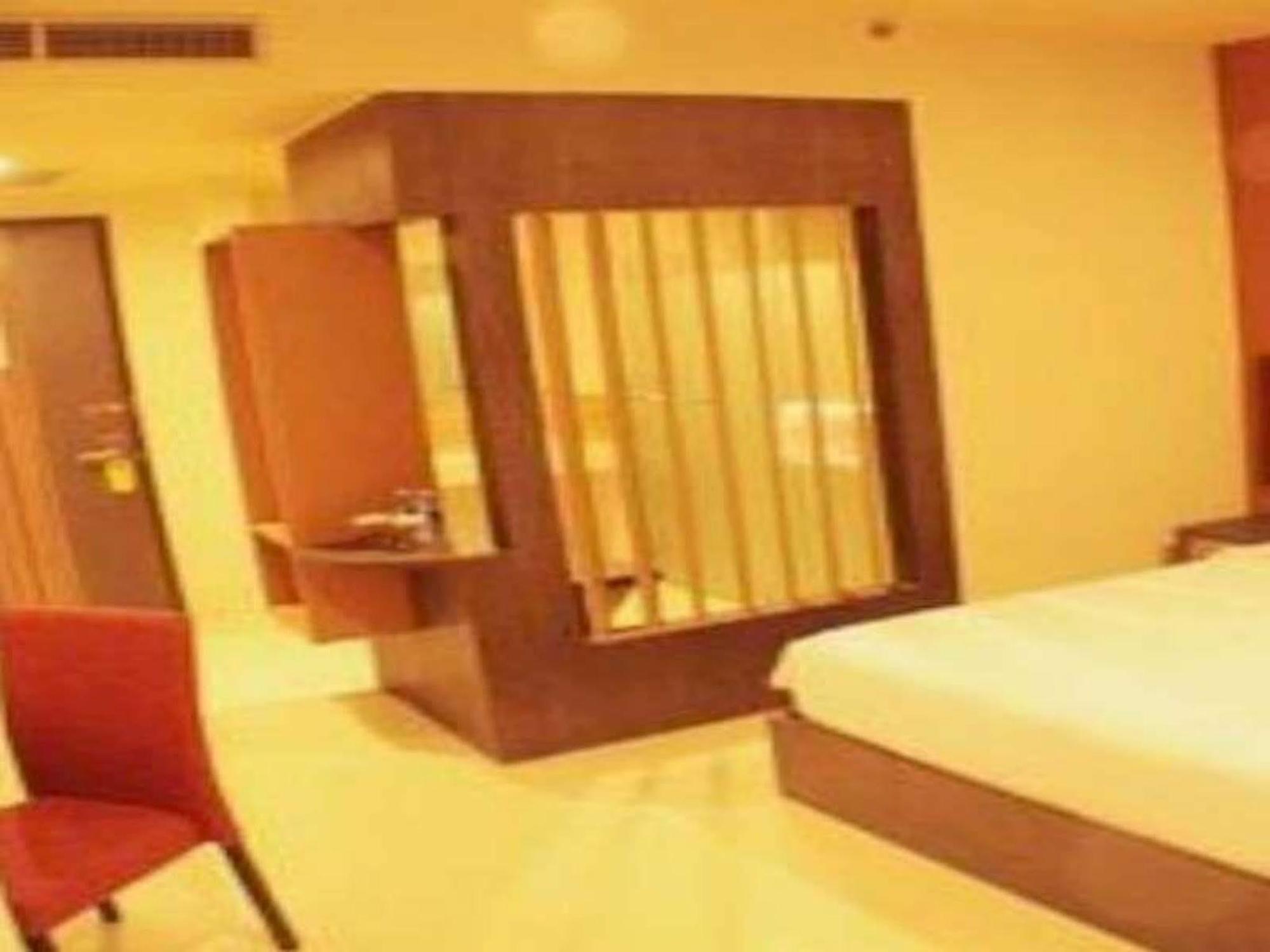 Hotel Olive Tangerang Extérieur photo