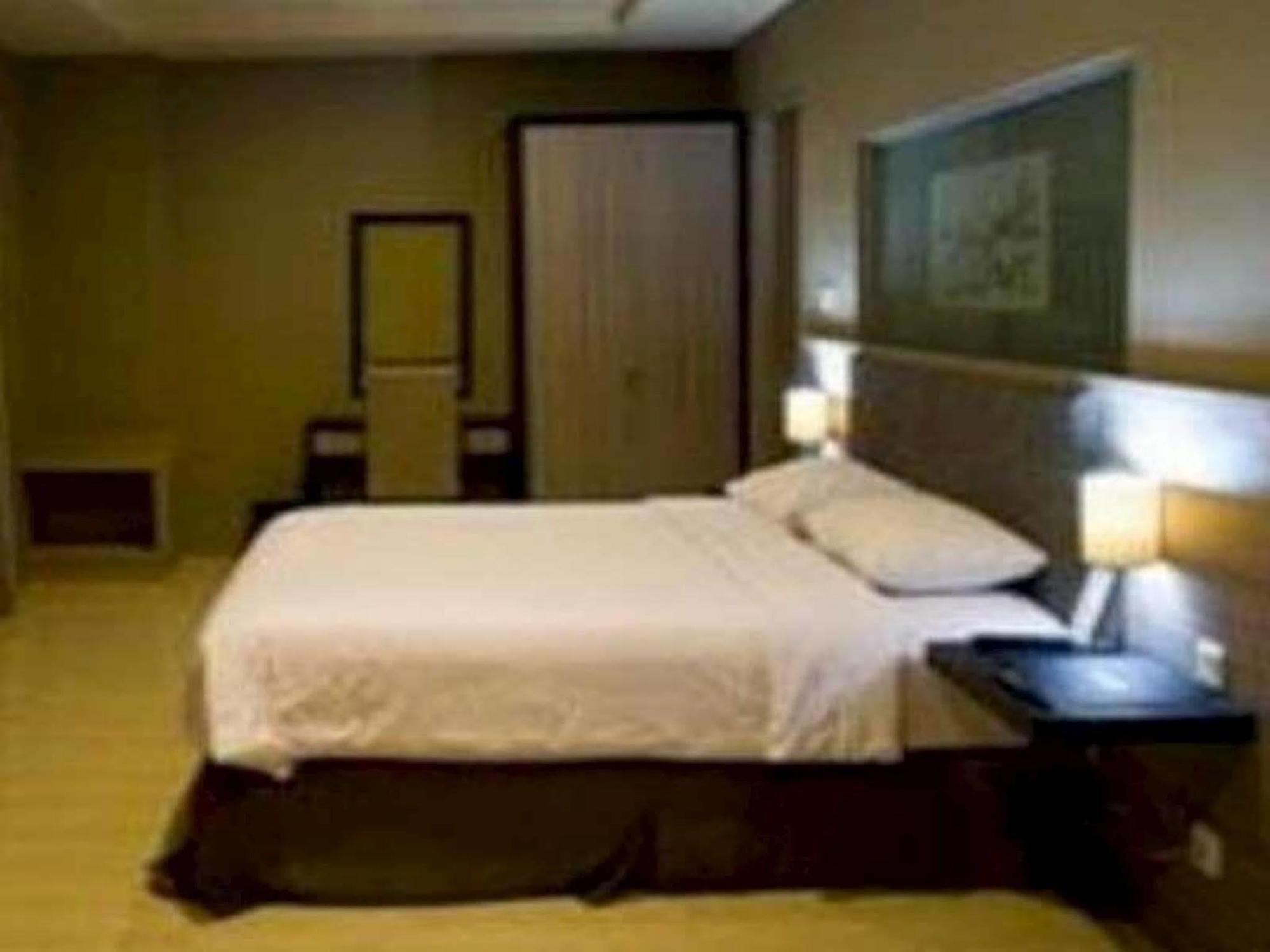 Hotel Olive Tangerang Extérieur photo